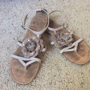 Floral strappy sandals Neutral tone